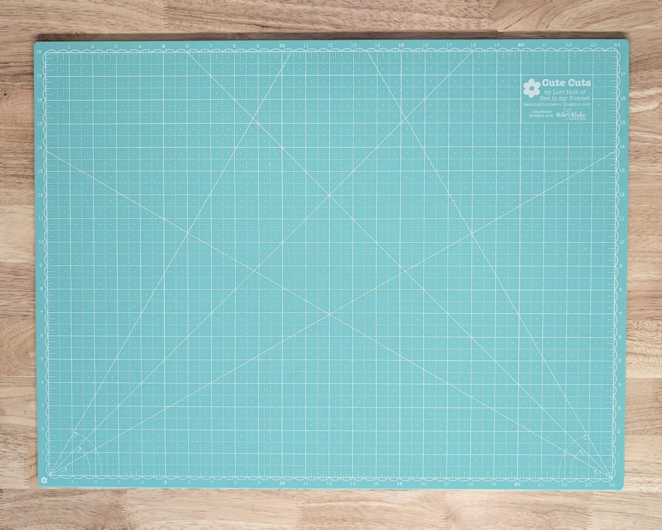 Cute Cuts™ 18" x 24" Reversible Cutting Mat
