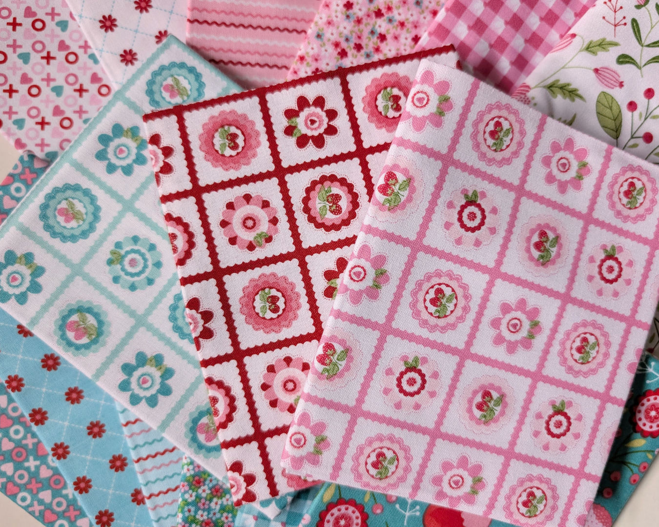 Smitten Chicken Fat Quarter Bundle - 21 Flirty Farmyard Fabrics