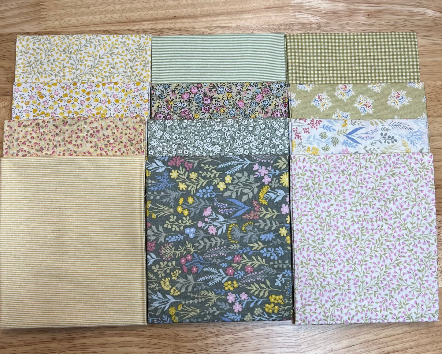 Petite Fleur Fat Quarter Bundle - 30 Dainty Floral Fabrics