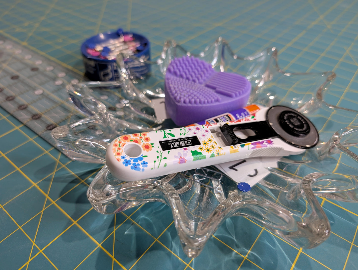 Add color and fun to your quilting essentials with the 45mm OLFA Classic Straight Handle Rotary Cutter with flower designs in all the colors of the rainbow.