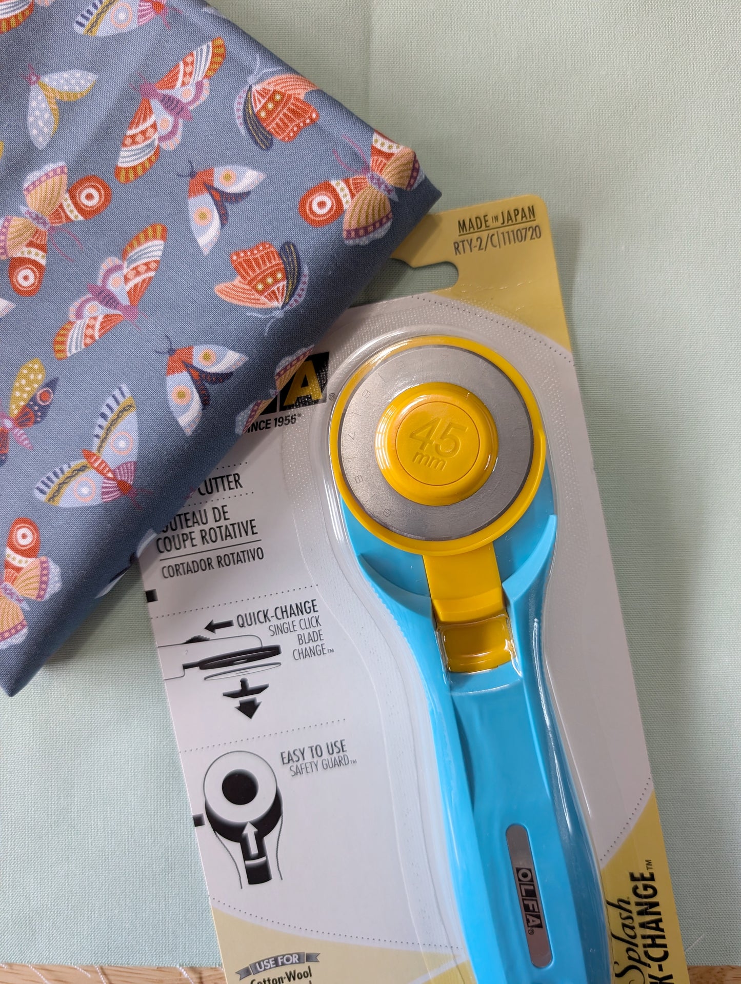 The OLFA Splash Rotary Cutter has a 45mm quick-change blade and is an excellent tool for cutting medium to heavy-duty quilting projects. The bright aqua color and yellow accents make this notion so easy to find in your quilt kit!