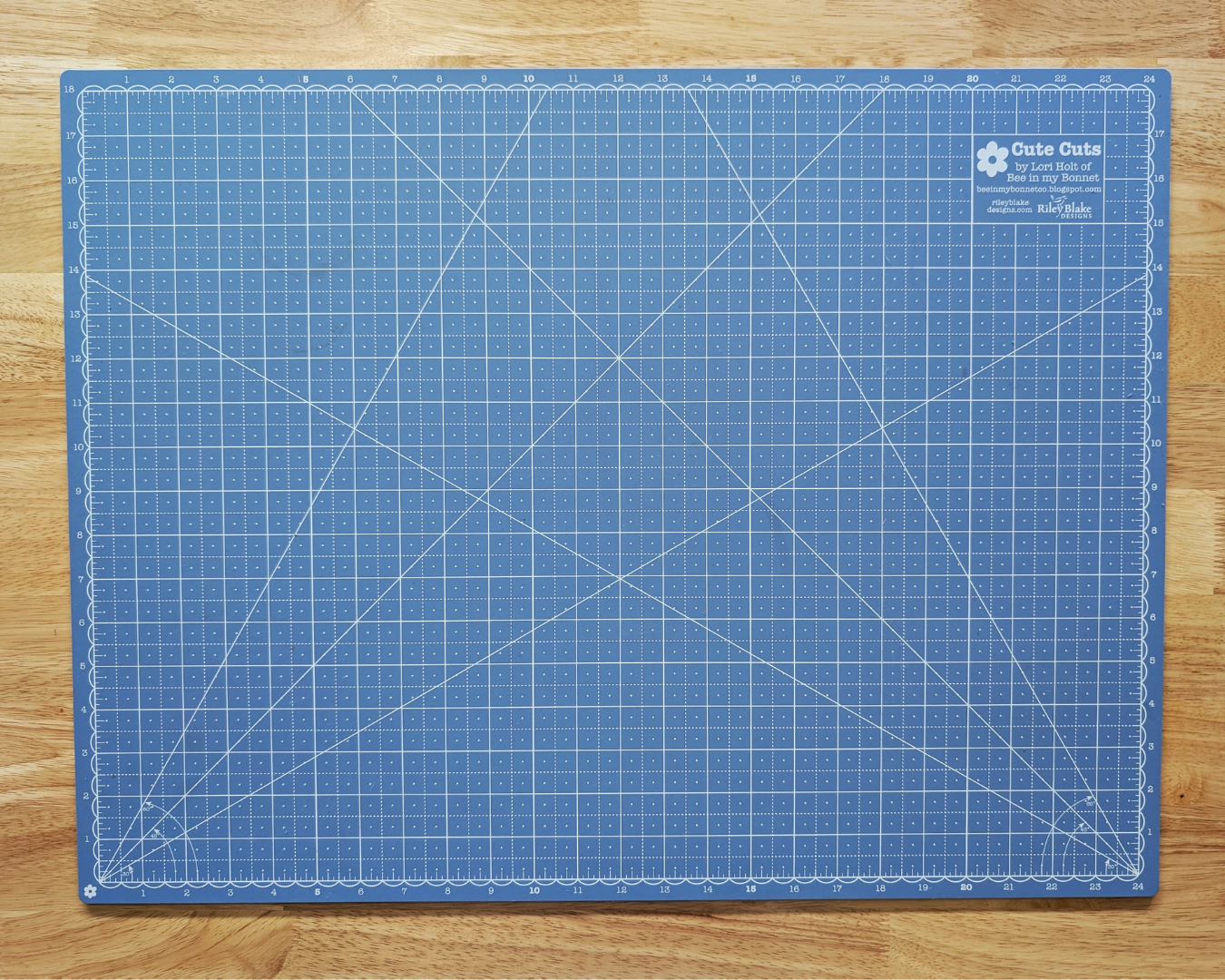 Cute Cuts™ 18" x 24" Reversible Cutting Mat