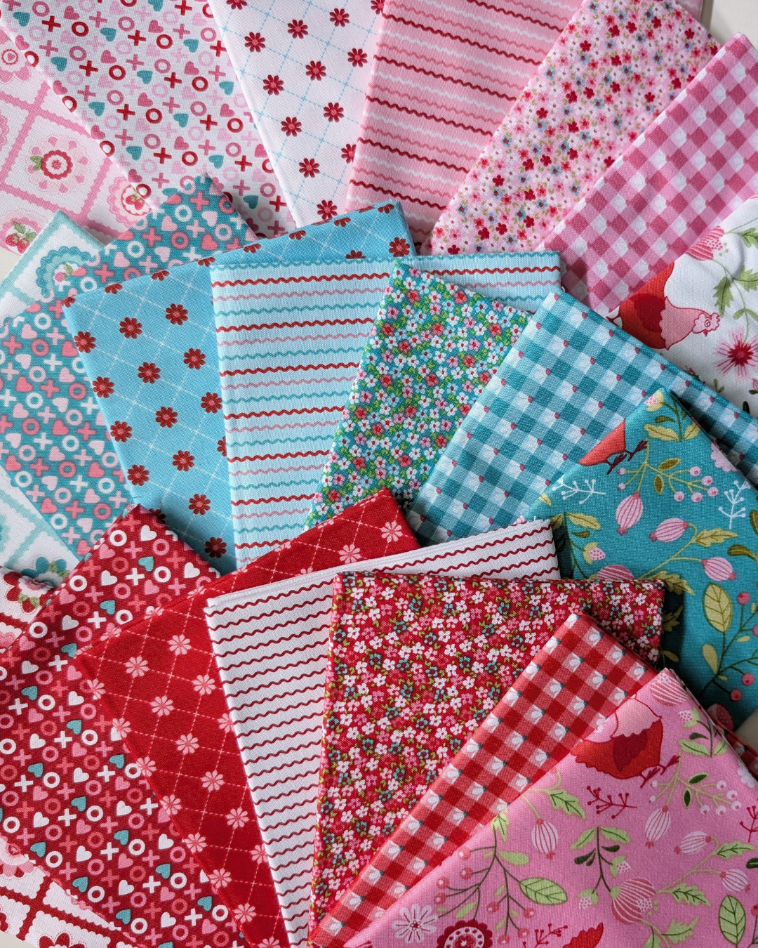Smitten Chicken Fat Quarter Bundle - 21 Flirty Farmyard Fabrics