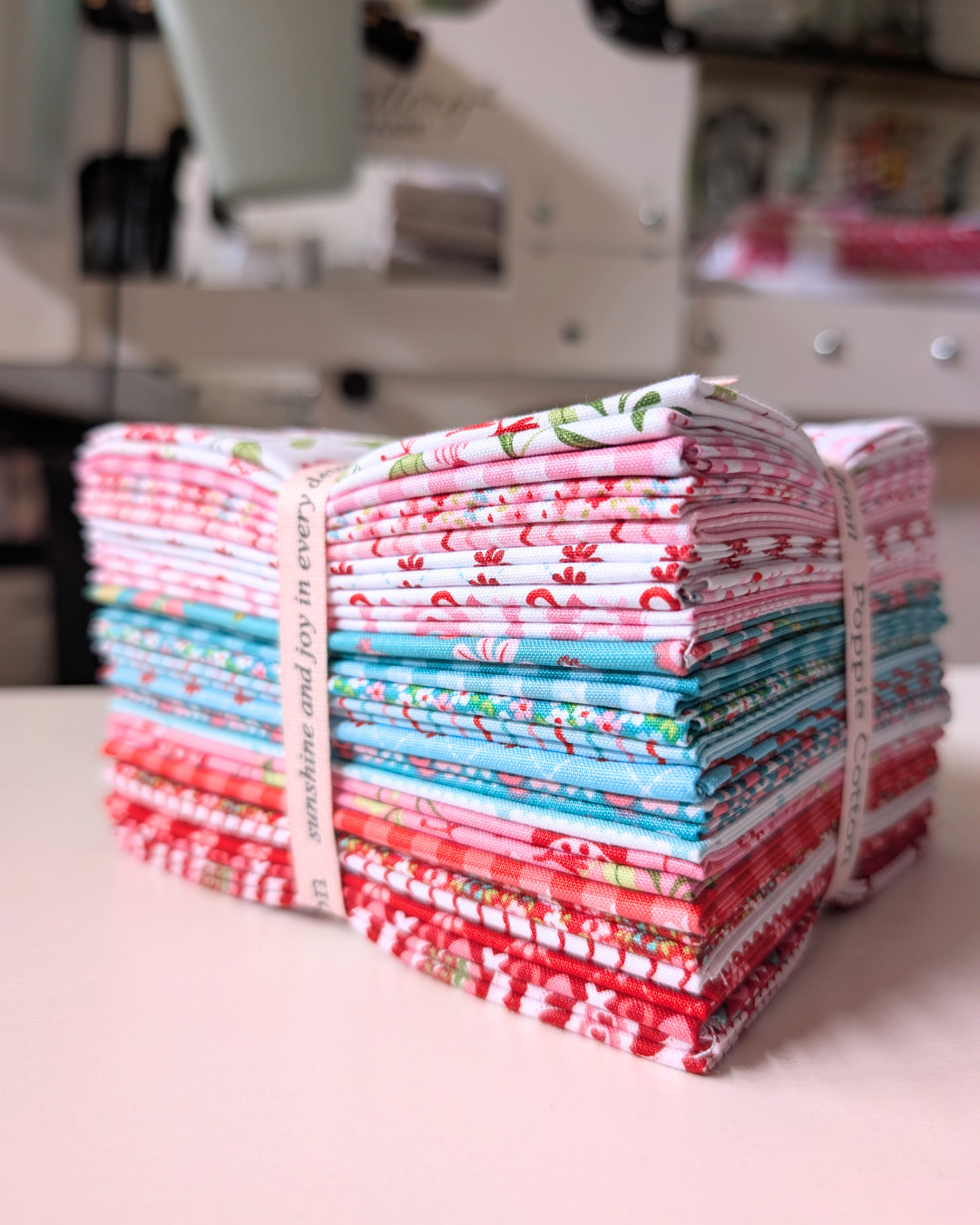 Smitten Chicken Fat Quarter Bundle - 21 Flirty Farmyard Fabrics